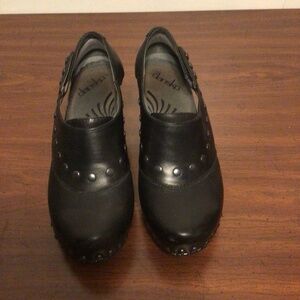 Clogs cut out side with strap closure by DANSKO Euro SZ 38